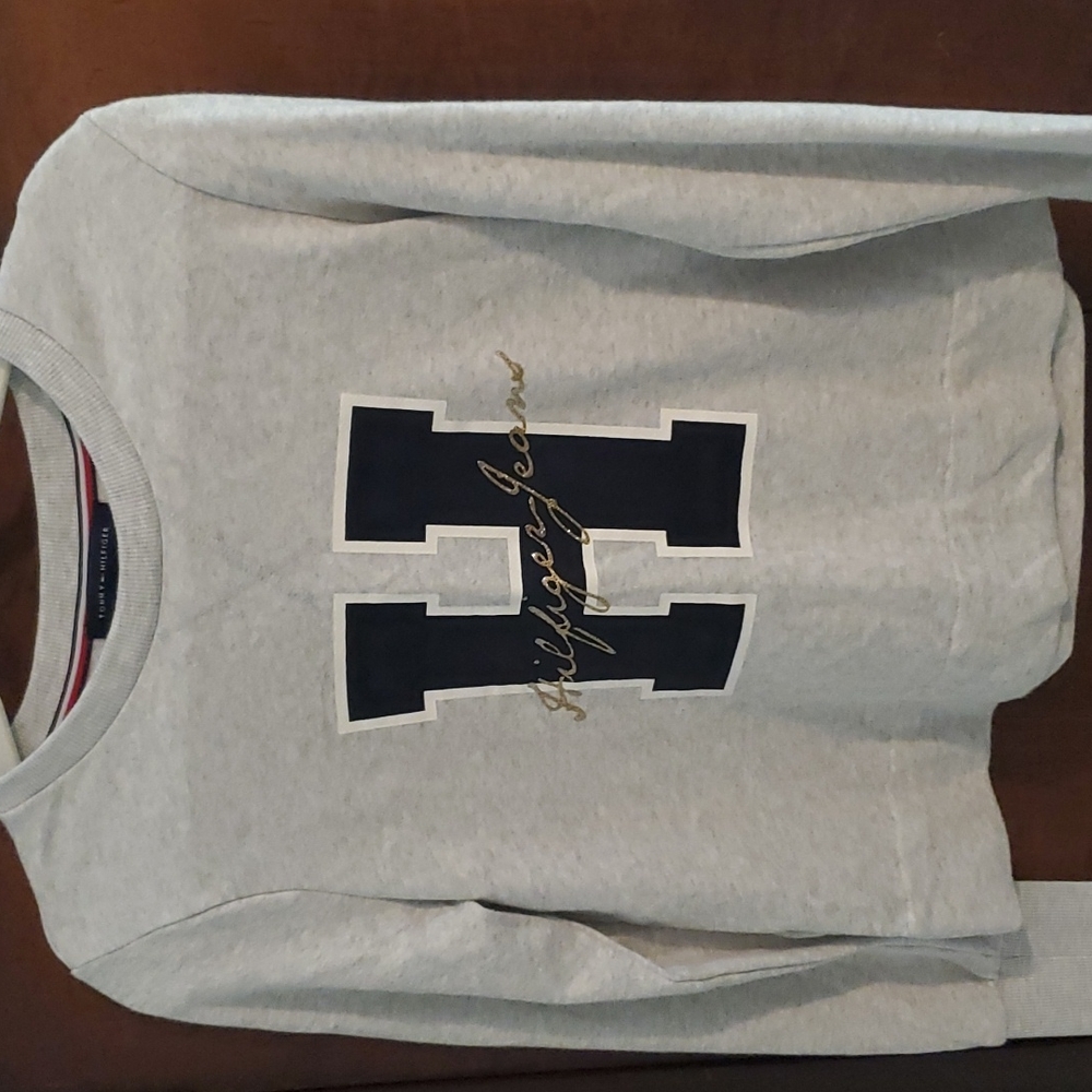 Light weight Tommy Hilfiger Sweatshirt